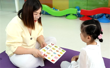 四歲寶寶說話吐字不清是怎么回事？