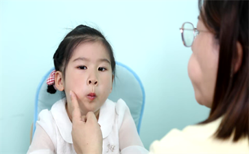 小孩大舌頭，說話不清楚怎么辦？
