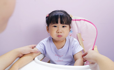 兩三歲小孩的口吃可以矯正嗎？